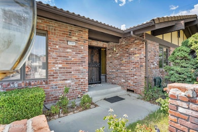 9-web-or-mls-1725-aquila-ave