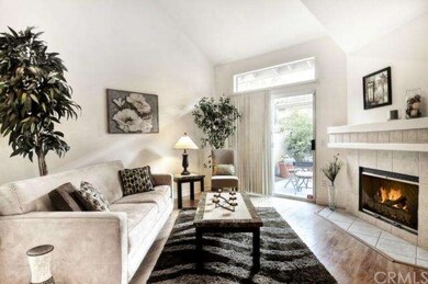Wonderful living room with fireplace and high vaul