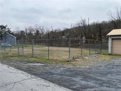 7802 1/2 7th St, Slatington, PA 18080 - photo 4