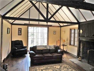 Family Room. 7291 Boston Cross Rd., Boston - Famil
