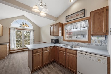 4545 Westchester Dr NE unit D, Cedar Rapids, IA 52402 - photo 6