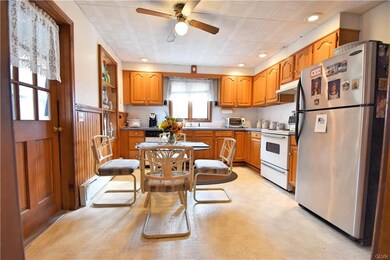 22 S Heller Ave, Pen Argyl, PA 18072 - photo 4