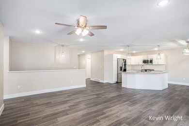 561 Mary St, Muskegon, MI 49442 - photo 4