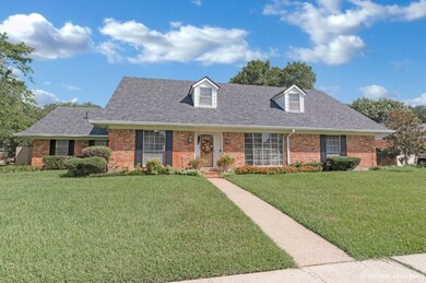 View of front facade with a front yard