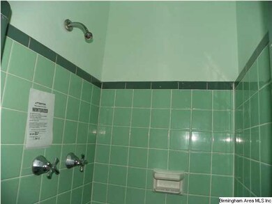 Masterbedroom bath with shower