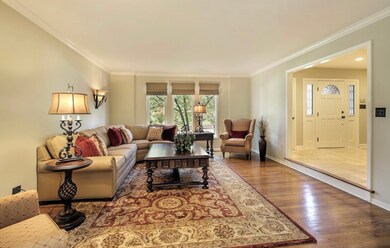 605 Henning Ct, Naperville, IL 60540 - photo 6