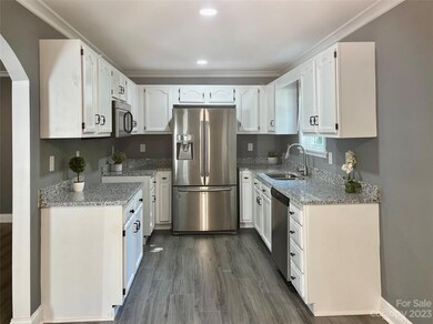 431 Harrison St, Statesville, NC 28677 - photo 6