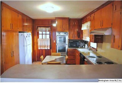 Kitchen area Features double oven, electric cook t