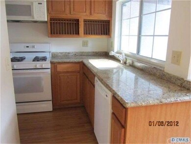 Kitchen with nice cabinets,appliances and granite 