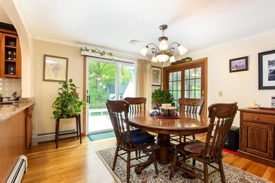 009-Dining_Room-4229402-medium