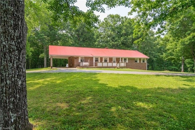 1130 Hawk Ridge Rd, King, NC 27021 - photo 3