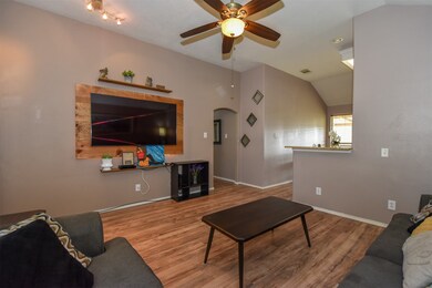 940 Wildwinn Dr, Alvin, TX 77511 - photo 5