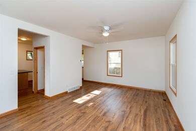 812 9th Ave SW, Cedar Rapids, IA 52404 - photo 4