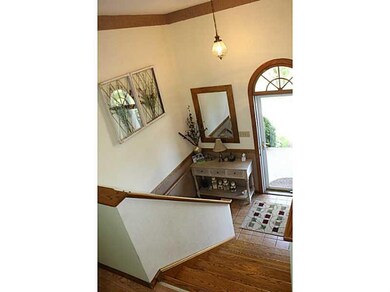 Entry/Foyer.
