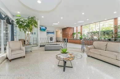 Imperial Towers unit 5A, Staten Island, NY 10304 - photo 4