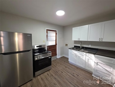 2921 Coronet Way, Charlotte, NC 28208 - photo 4