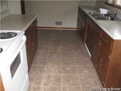 221 C E Smith Rd, Shepherdsville, KY 40165 - photo 3