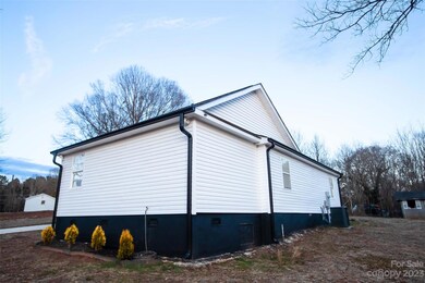 390 Preyer St, Shelby, NC 28152 - photo 3