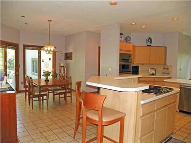 Kitchen Eat-In