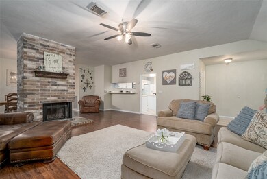 4006 Ashwood Dr, Pearland, TX 77584 - photo 2