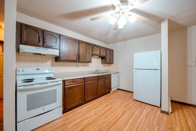 91 Capitol Hill Dr unit 91G, Londonderry, NH 03053 - photo 4