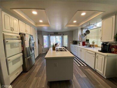 Kitchen w/breakfast nook
