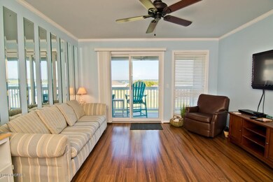 LivingRoom, A24