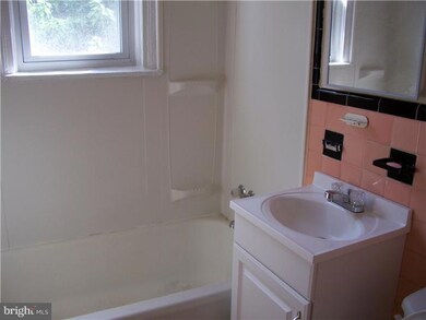 479 Pfeiffer St, Camden, NJ 08105 - photo 3