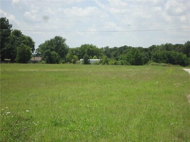 100 Bulldog Ave, Springdale, AR 72764 - photo 6