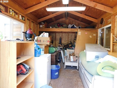 231 NE Darrell Ave, Winston, OR 97496 - photo 6