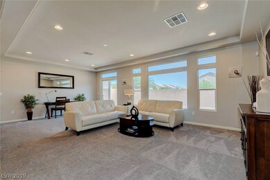Gigantic Family Room allows design flexibility!