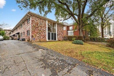 3668 Kingsboro Rd NE unit 9, Atlanta, GA 30319 - photo 6