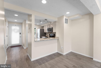 1644 Fieldthorn Dr, Reston, VA 20194 - photo 4