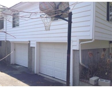 115 Grove St unit 1, Chestnut Hill, MA 02467 - photo 4