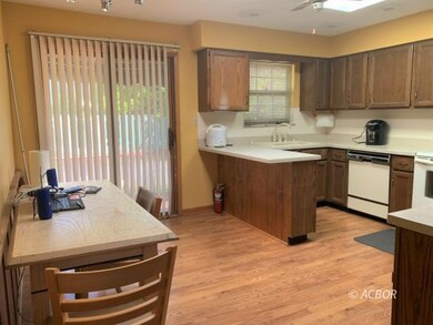 Eat-In Kitchen