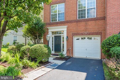 12906 Wood Crescent Cir, Herndon, VA 20171 - photo 2