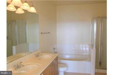 12917 Centre Park Cir unit 217, Herndon, VA 20171 - photo 3