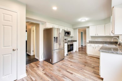 7222 Brompton Ct, Indianapolis, IN 46250 - photo 3