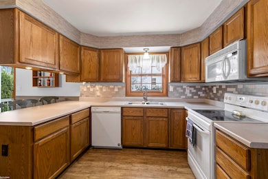 422 Colorado Ave, Marysville, MI 48040 - photo 5