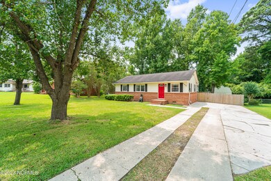 609 Dennis Rd, Jacksonville, NC 28546 - photo 6