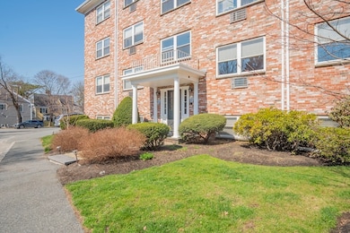 59 Prospect St unit B4, Marblehead, MA 01945 - photo 2