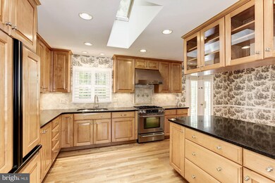 8323 Woodacre St, Alexandria, VA 22308 - photo 7