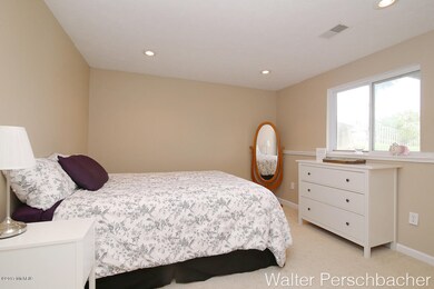 2512 Lawncrest Dr NE, Grand Rapids, MI 49505 - photo 5