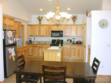 2057 NW Joshua Tree Ct, Redmond, OR 97756 - photo 4