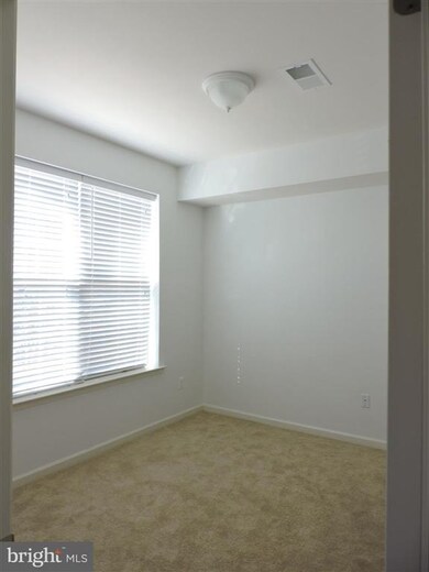 12805 Sutherby Ln, Germantown, MD 20874 - photo 2