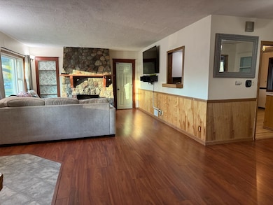 726 S Park Ave, Neenah, WI 54956 - photo 5