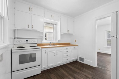 1114 W 8th St, Cedar Falls, IA 50613 - photo 7