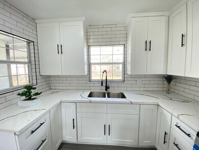 7729 Buena Vista St, Houston, TX 77087 - photo 5