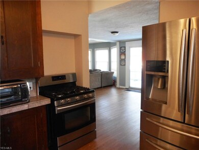 All Kitchen Appliances Stay