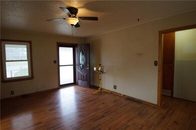 907 W 8th St N, Newton, IA 50208 - photo 5